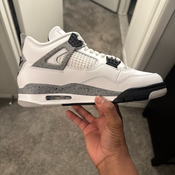 Jordan Men's White and Navy Sneakers - Picture 3 of 4